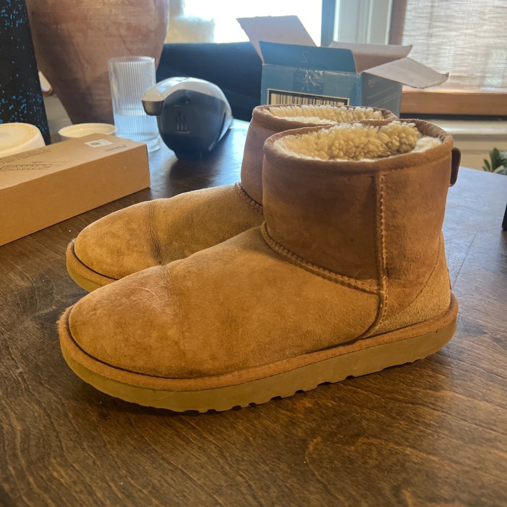 Mini uggs - Picture 2 of 3